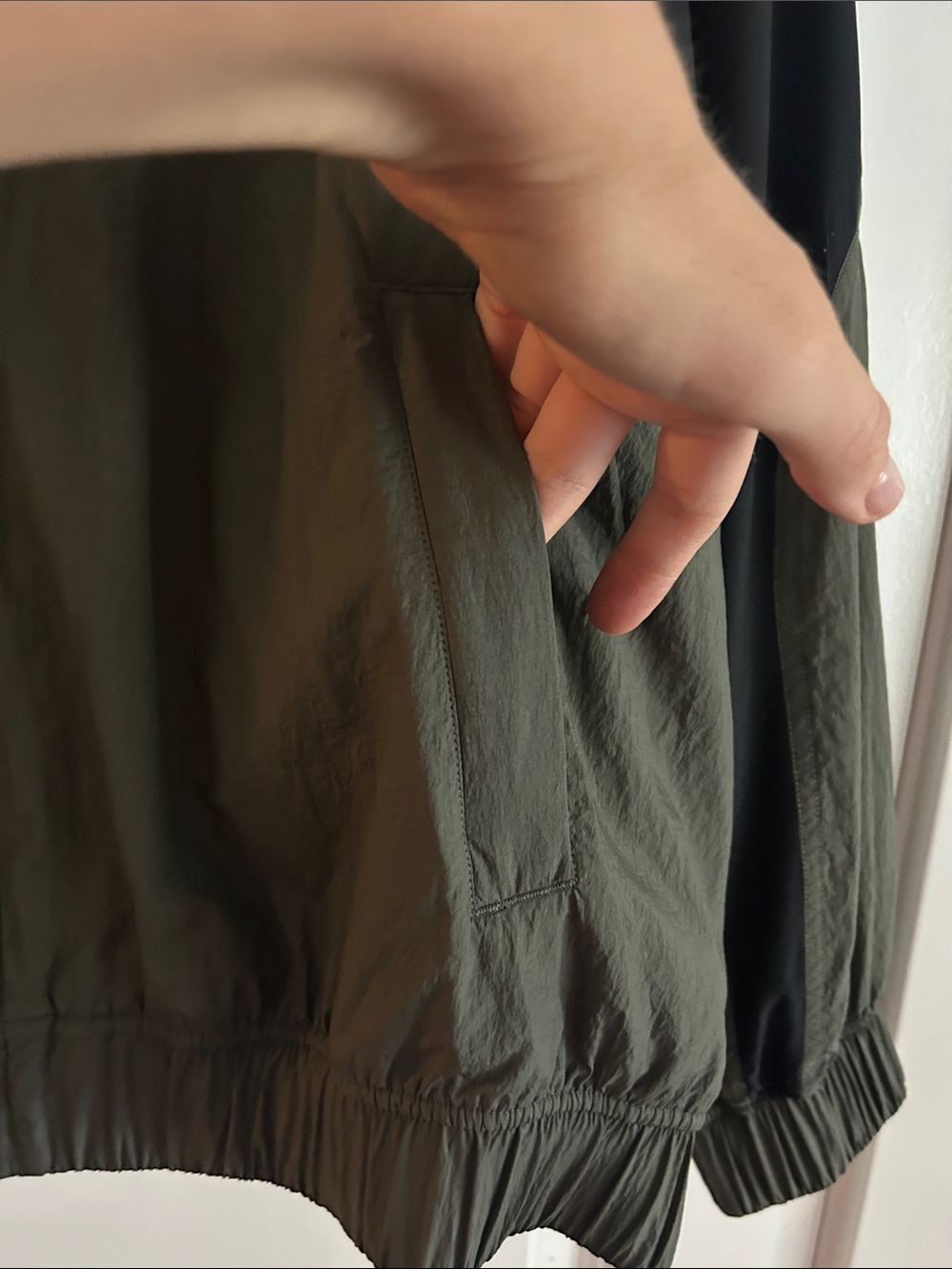 NWOT Lululemon Olive Green and Black Windbreaker Jacket - Picture 4 of 5
